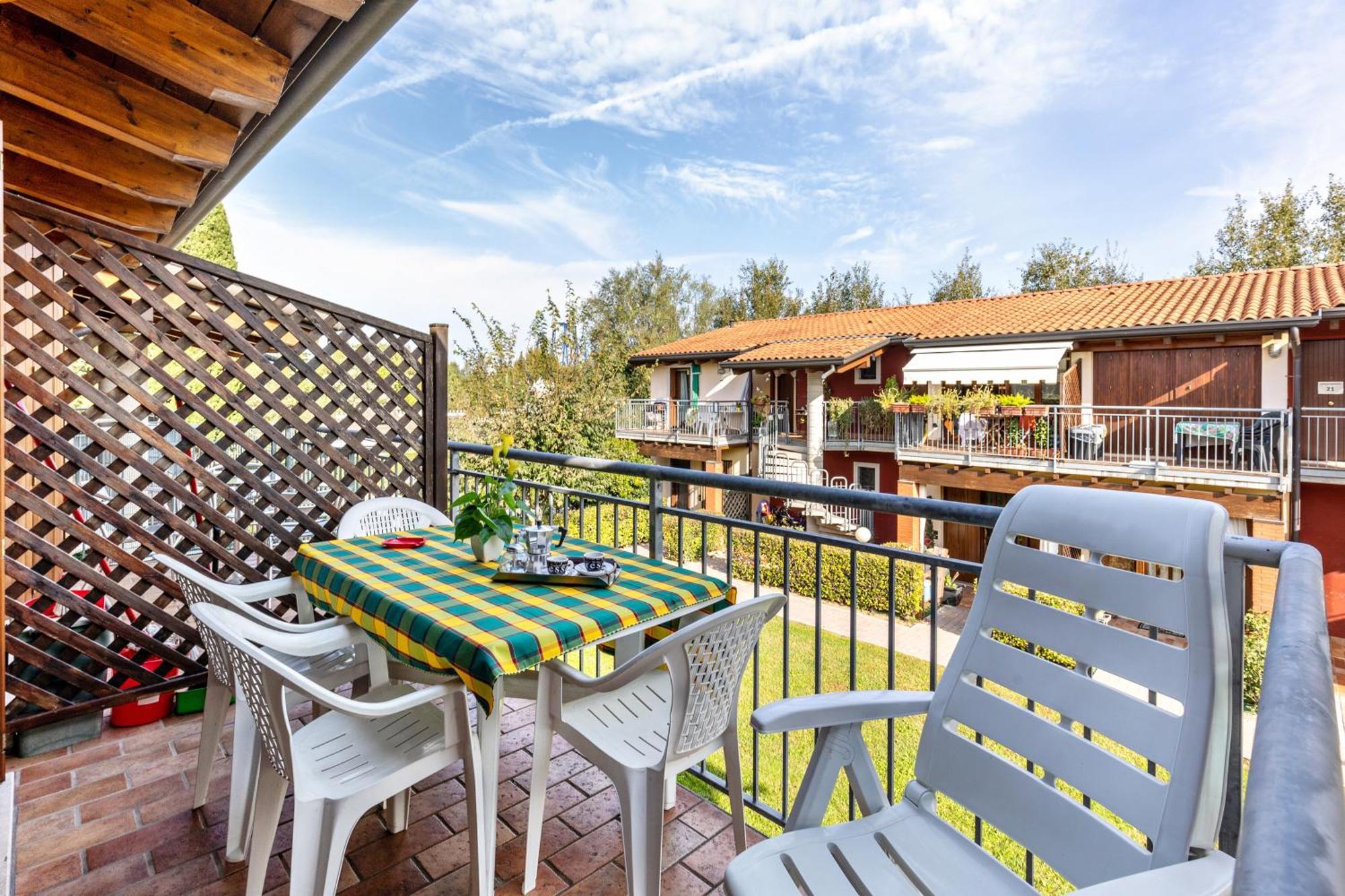 Residence La Corte Near Gardaland Castelnuovo del Garda Exterior photo